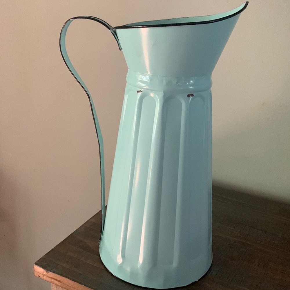 Metal Flower Vase Rustic .